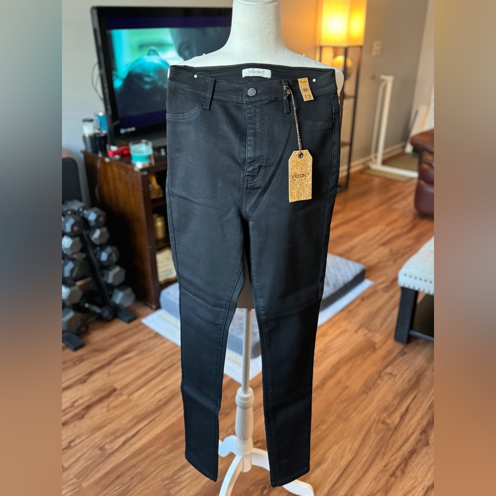 NWT Vibrant Size 13 Stretch Jeans Black